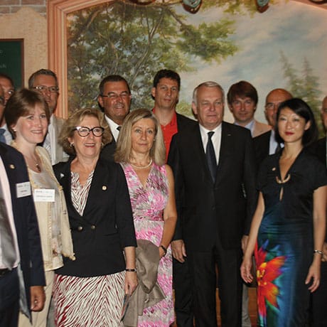 A Séoul, Monsieur Jean-Marc Ayrault (Premier ministre) est entouré de Madame Valérie Chevreul (Directrice Générale de Lemer Pax), Madame Fioraso (Ministre de l’enseignement supérieur et de la Recherche) et Madame Fleur Pellerin (Ministre déléguée aux PME à l’innovation et à l’économie numérique)