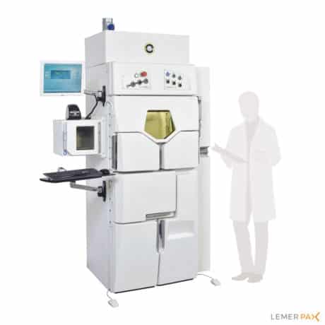 Hot cell for manipulation of radiopharmaceutical