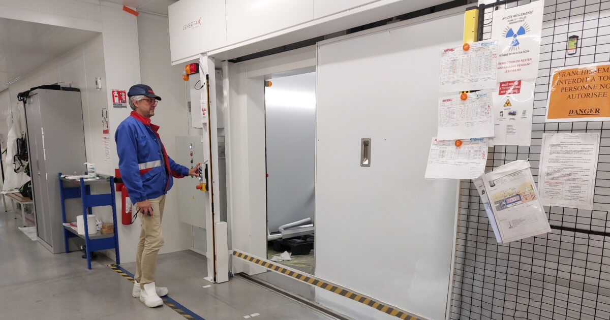 Cabine contrôle non-destructif Lemer Pax en action